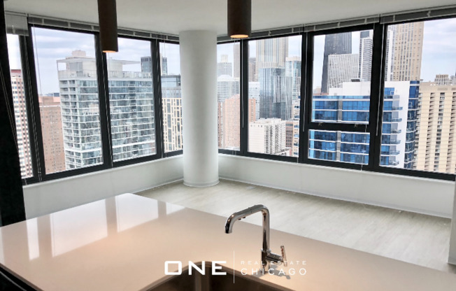 156 W Superior St