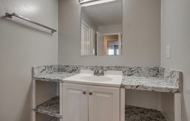 1 bed, 1 bath, 750 sqft, $950, Unit 5905-201