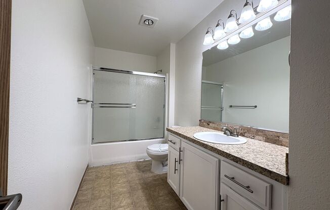 3 beds, 2 baths, 1,193 sqft, $1,900, Unit 354-3006