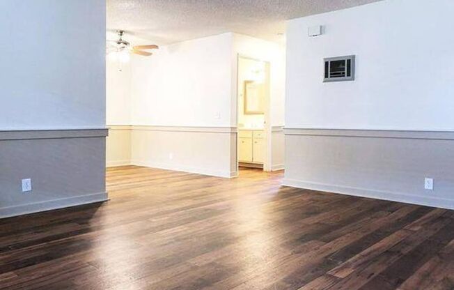 2 beds, 1 bath, 800 sqft, $1,995, Unit 20