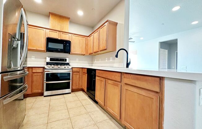 3 beds, 2 baths, $1,900, Unit # 2013