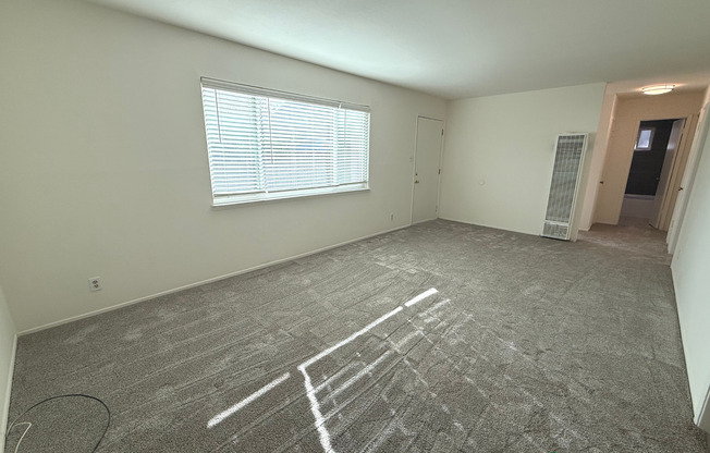 Renovated 3BR Duplex Home – Garage, Laundry, Parking