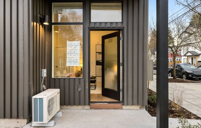 1 bed, 1 bath, 427 sqft, $1,595, Unit 8120 - 211