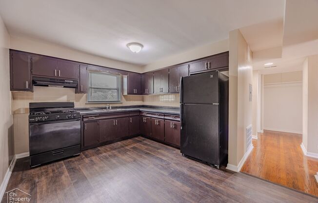 2806 E 76th Pl.