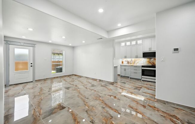 ***936 Elwood Duplex***