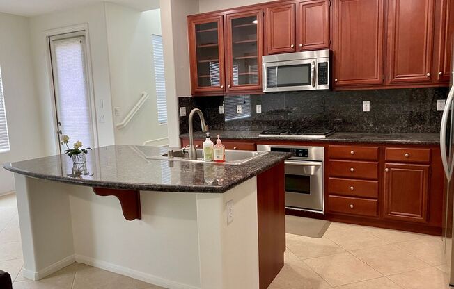 Stunning 3-Bedroom Home in Costa Del Sol – Available July!