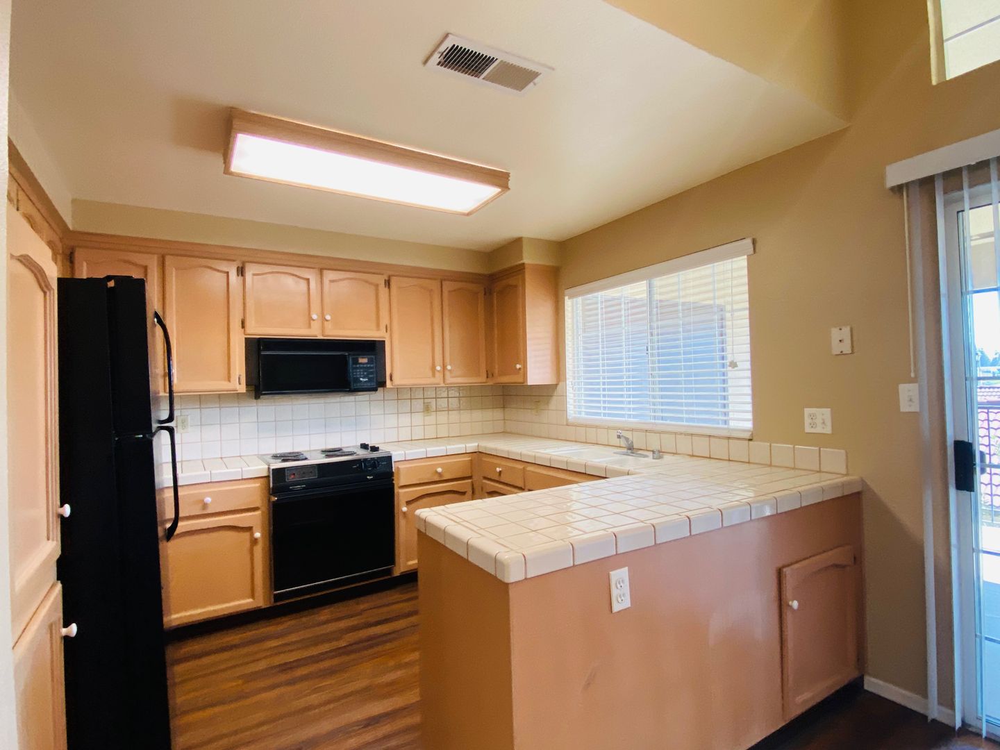 $1,750 Cedar & Nees, 2 Bedrooms - Villa San Marcos, Gated Community, Pool, & Gym