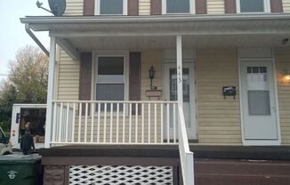 2 beds, 1 bath, $1,300