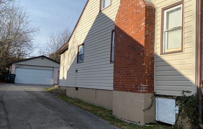 1009 Meadow Lane
