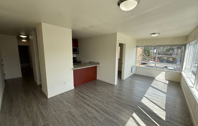 3 beds, 1 bath, 980 sqft, $2,995, Unit R-412