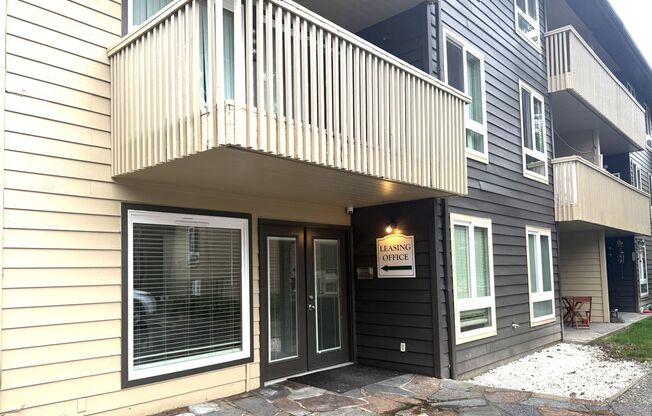 2 beds, 1 bath, 1,000 sqft, $1,495, Unit 11 - 53