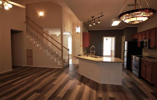 1711 CHATHAM LN