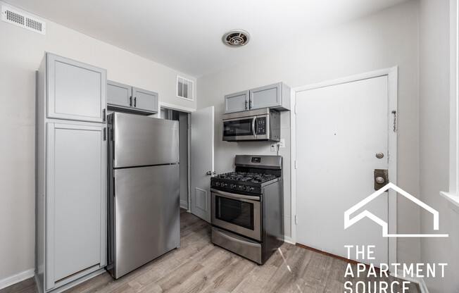 4852 W DIVERSEY AVE
