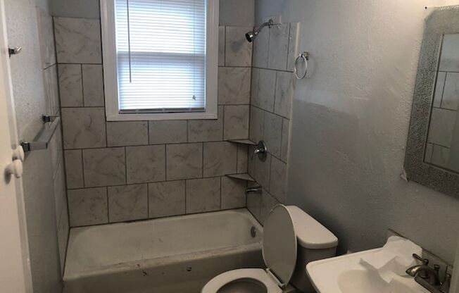 2 beds, 1 bath, $700