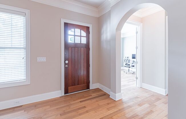 Stunning 4-bedroom, 3.5-bathroom home located in the vibrant city of Atlanta, GA walking distance to Atlantic Station