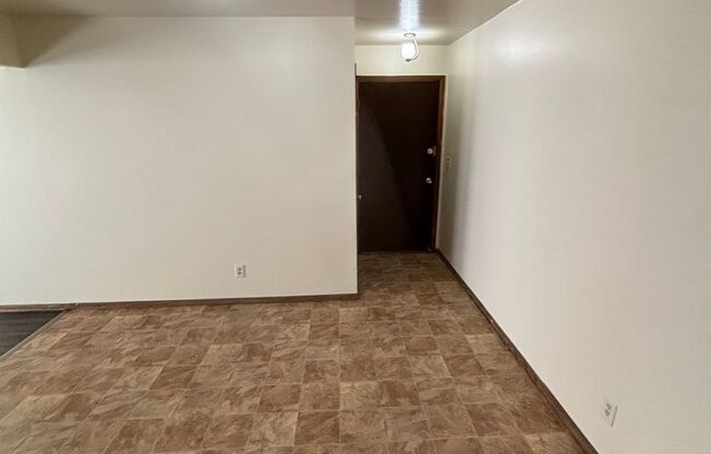 2 beds, 1 bath, 800 sqft, $999, Unit Custer-309