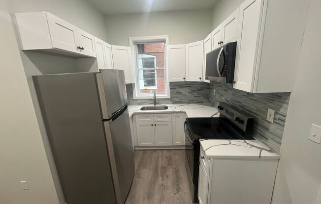 1 bed, 1 bath, 700 sqft, $1,195, Unit Apt B