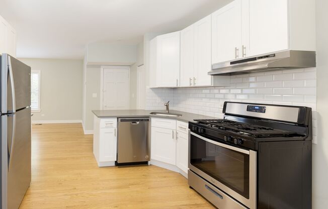 1 bed, 1 bath, 645 sqft, $2,100, Unit 3525-1W