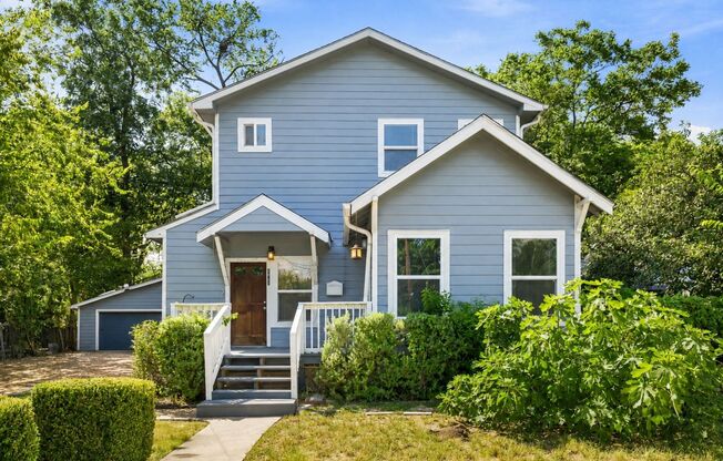 UT PRE-LEASE: North Campus 6 bed / 3 bath Remodel, High-End Kitchen Features SS Appliances, Wood Floors, Updated Bathrooms