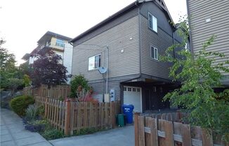 Like new townhome. Easy commute to Northgate and Downtown Seattle!