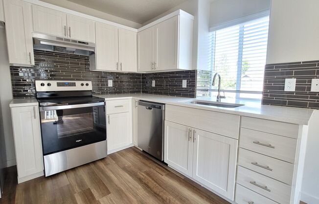 3 beds, 2 baths, 1,044 sqft, $1,995, Unit 224