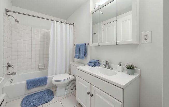 2 beds, 1 bath, 847 sqft, $1,895, Unit 106-09