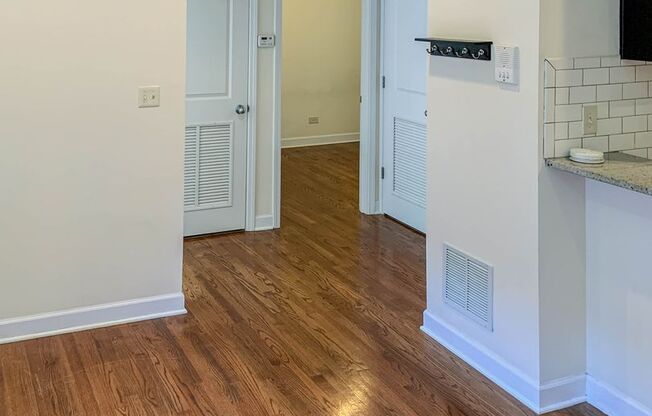 2 beds, 1 bath, 730 sqft, $2,895, Unit 853-2N