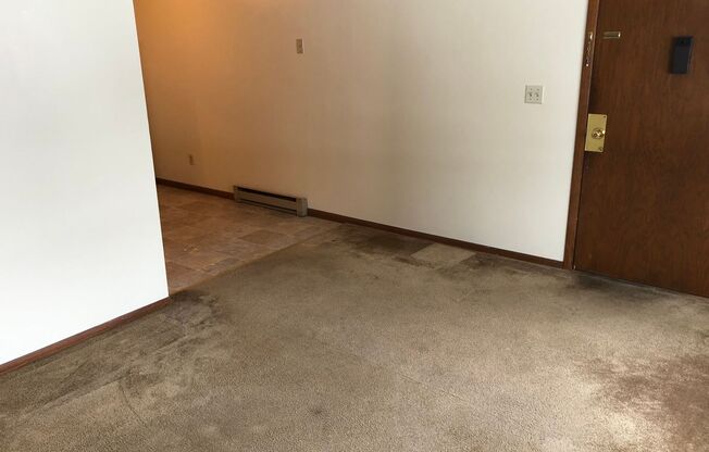 2 beds, 1 bath, 600 sqft, $795, Unit Apt 1