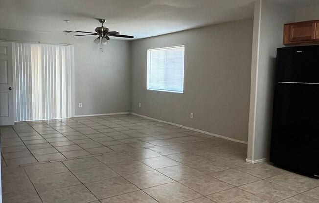 2 Bedroom, 2.5 Bath Town Home Off I17 And Camelback