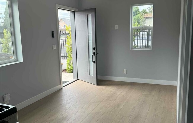 1860 W 48 ST