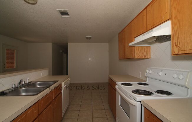 3 beds, 2 baths, $1,075