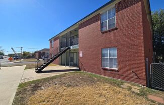 3 beds, 2 baths, $895, Unit 3407 Hereford Lane - C