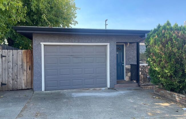 3 beds, 1 bath, 1,000 sqft, $1,559