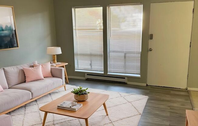 1 bed, 1 bath, $895, Unit 18