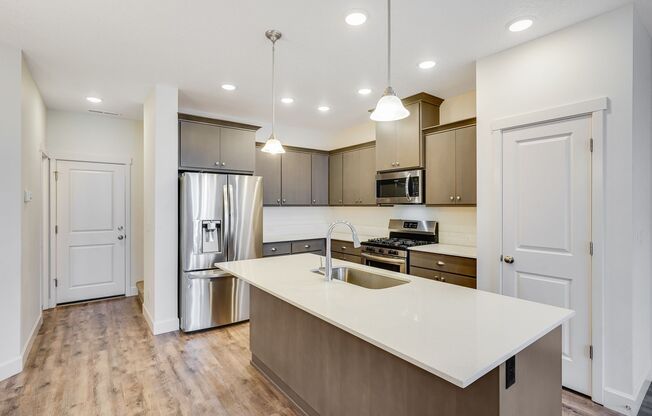 Beautiful 3 bed, 3 bath rental home in Reed's Crossing Neighborhood!