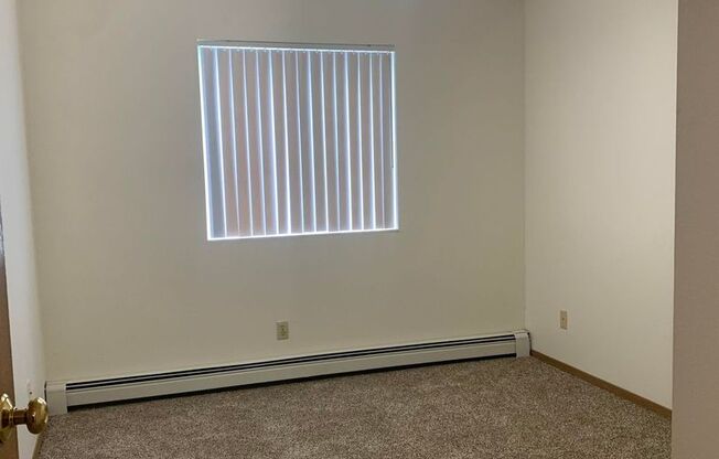 3 beds, 2 baths, 1,008 sqft, $1,250, Unit 1704-110