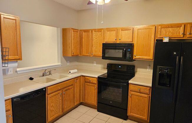 Fantastic 3br 2.5ba Townhome w/ 1st Floor Master & Garage in Holly Springs! Available Now!