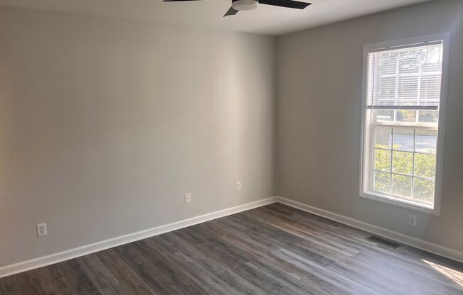 3 bedroom 2 bath single family home. Fresh paint, new floors