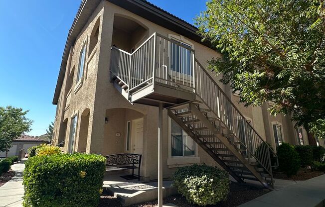 2nd floor condo easy access to the 215