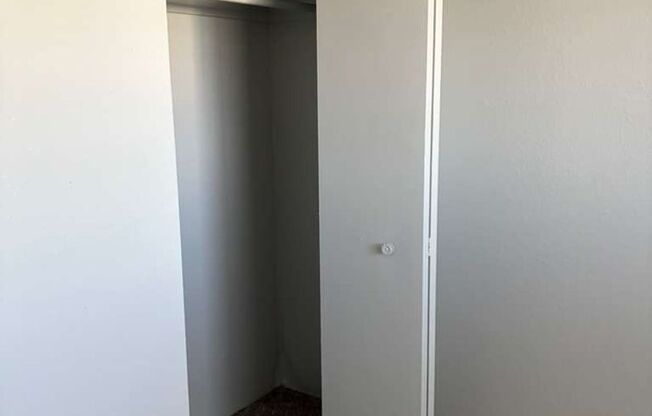 2 beds, 1 bath, 867 sqft, $1,285, Unit 601 I201