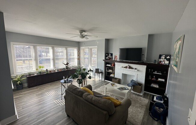 215 N 2 AVE