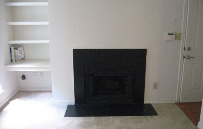 Beautifully Maintained 1 Bedroom 1 Bathroom Top-Floor Condo In Much Sought After Penderbrook Square