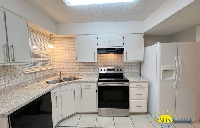 Quaint 2 Bedroom Townhouse in Fort Walton Beach!