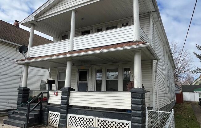 2 beds, 1 bath, 735 sqft, $900, Unit Unit 4