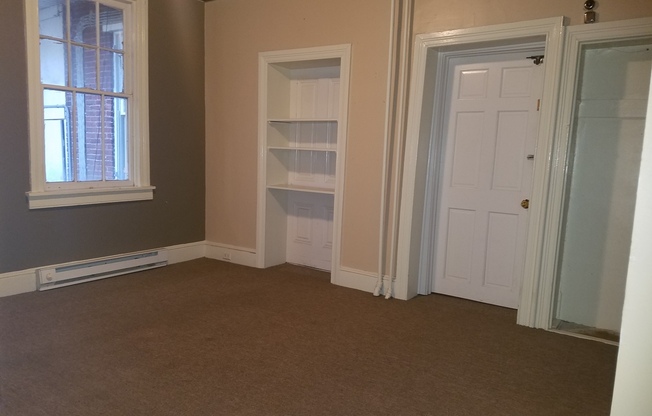 1 bed, 1 bath, $695, Unit 511 W. MARKET ST. #1R