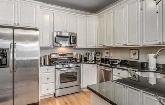 2 beds, 2 baths, 940 sqft, $3,000, Unit 5-2