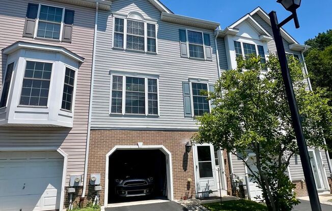 Stunning 3-Bedroom Townhome with 1-Car Garage! Available October 1st!