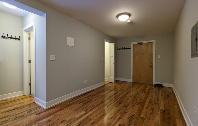 536 W Arlington Pl