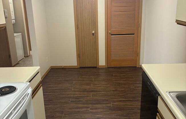 Southwinds Apts. (4712 Virginia St.)