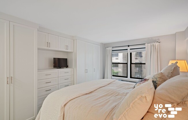 55 E 9 ST